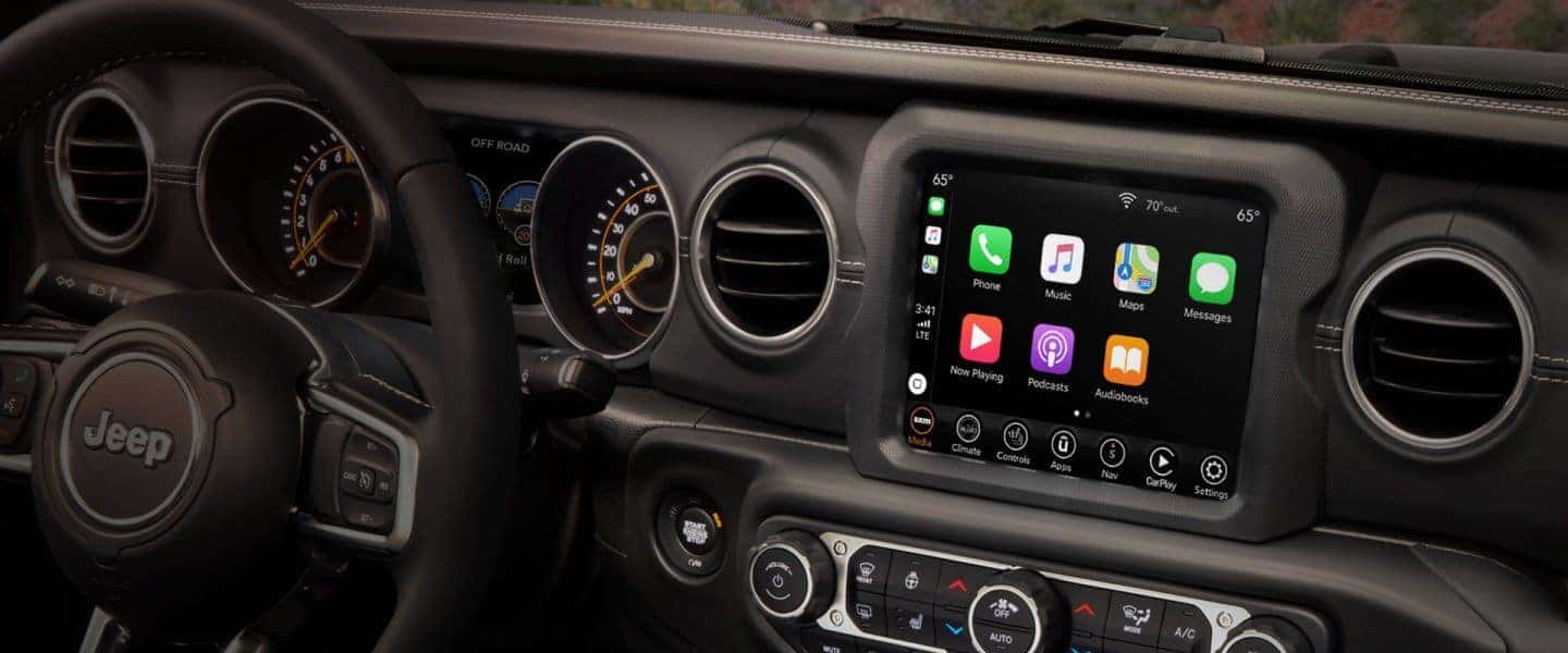 2020 Jeep Wrangler Apple CarPlay and Android Auto on INfotainment Touchscreen Display