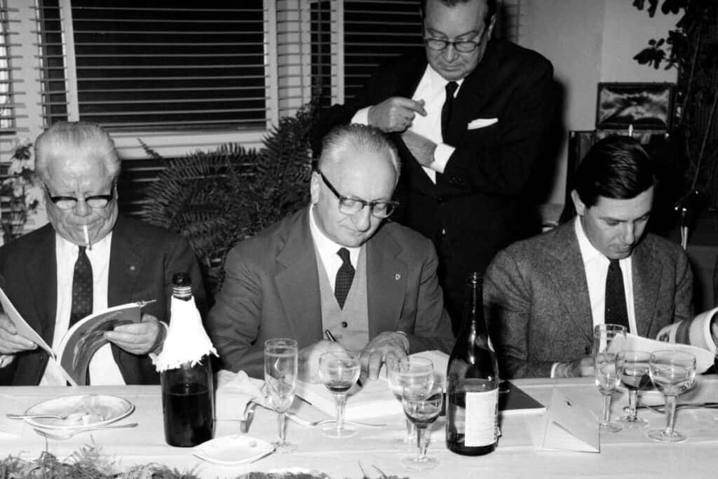 Enzo_Ferrari_between_two_Pininfarinas_late_1962_cropped