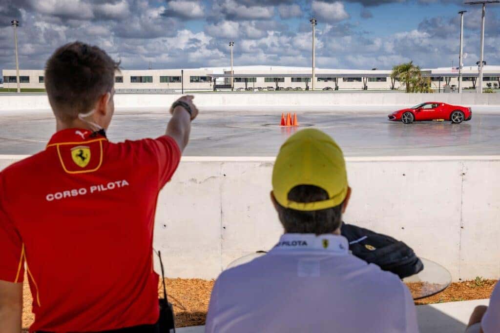 アクセサリー Pilota Ferrari Driving Courses 2015 Ferrari Corso Pilota Driving School | Ferrari of Fort Lauderdale