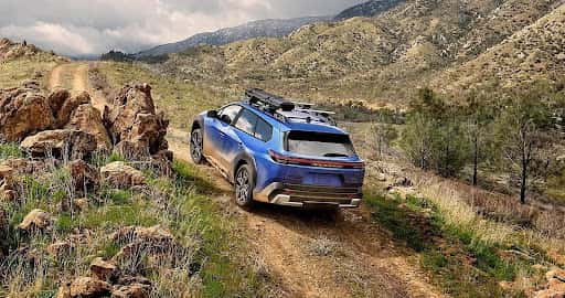 Subaru Trailseeker driving dirt road