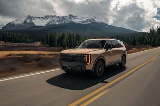 Kia Telluride driving mountains