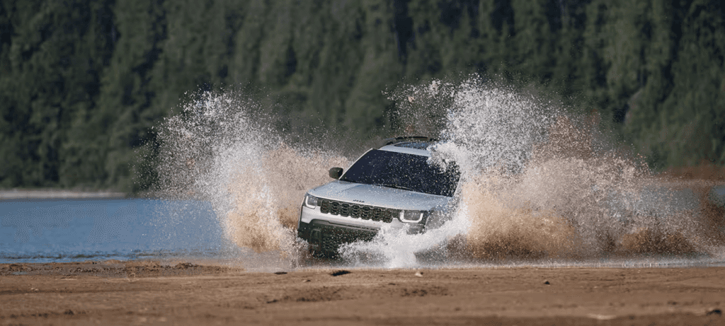 Jeep Cherokee Hybrid interior technology