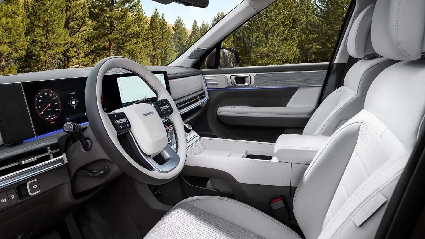 Hyundai SANTA FE driver cockpit with the available digital instrument cluster