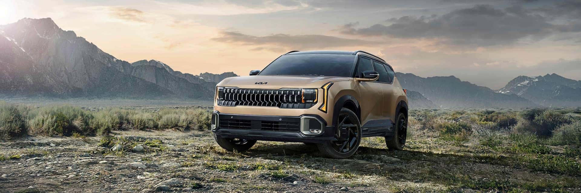 2027 seltos parked in front of mountains and dark sky